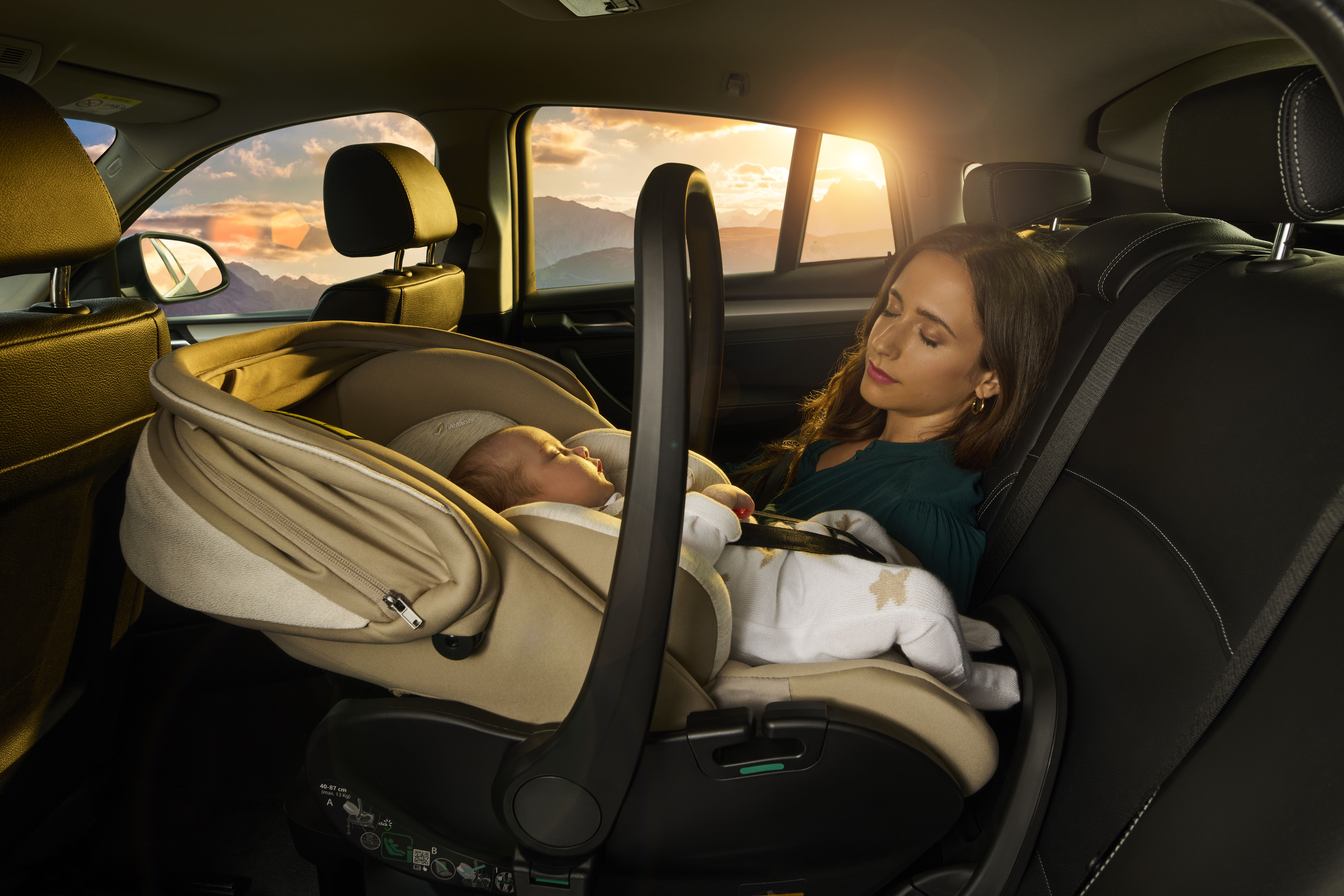 Como transportar um bebé num automóvel 